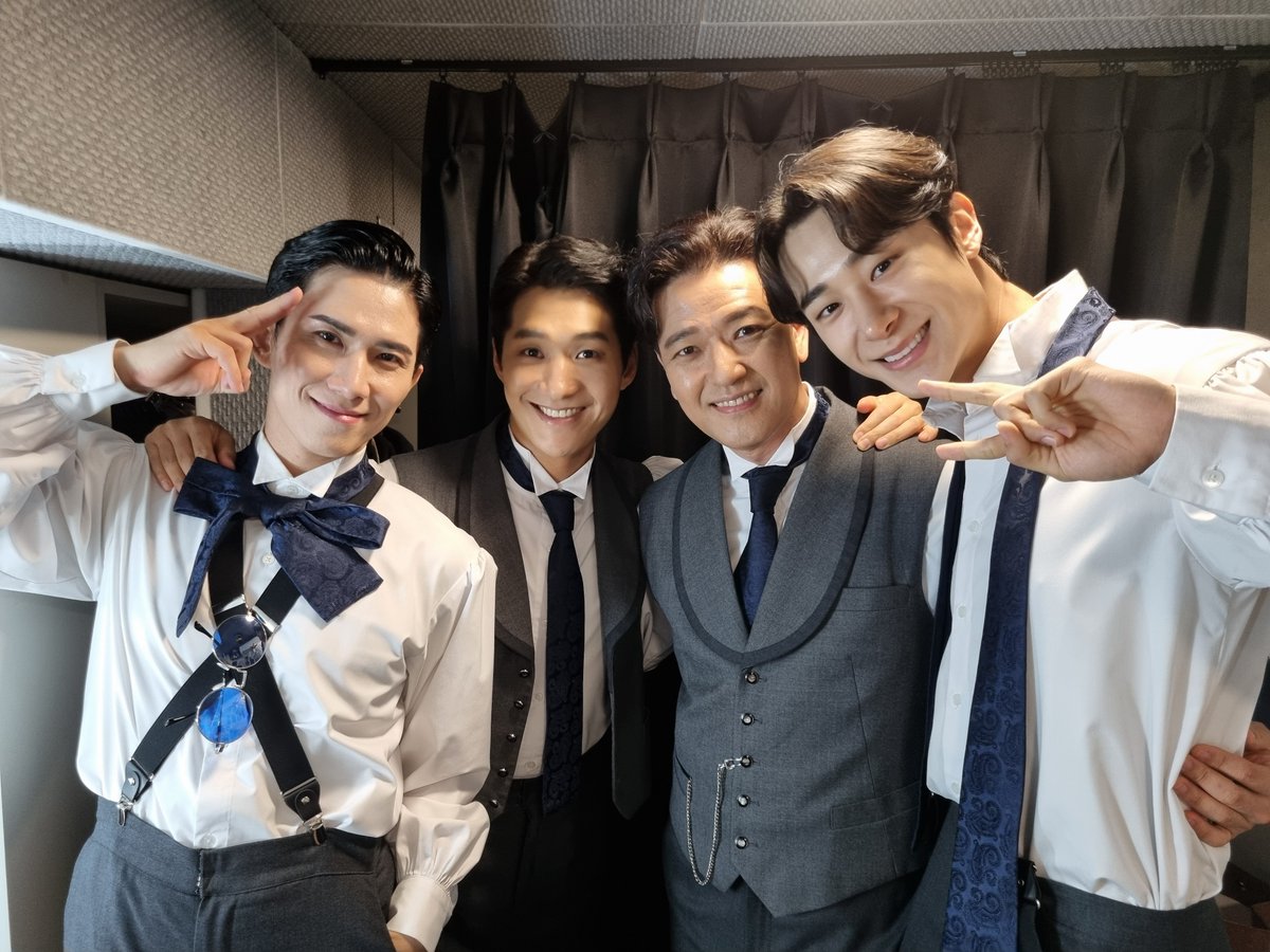 gleam__company's tweet photo. 𝐓𝐇𝐄 𝐏𝐋𝐀𝐘 𝐉𝐄𝐊𝐘𝐋𝐋 𝐀𝐍𝐃 𝐇𝐘𝐃𝐄
𝐛𝐲 𝐆𝐚𝐫𝐲 𝐌𝐜𝐍𝐚𝐢𝐫
#연극 #지킬앤하이드

🎩 FINAL ALL CAST DAY

퍼포머 𝑷𝒆𝒓𝒇𝒐𝒓𝒎𝒆𝒓
#배수빈 #정동화 #정욱진 #차정우

#연극지킬앤하이드 #JEKYLLANDHYDE

-

연극 <지킬앤하이드>
2026.03.16 ~ 2026.06.07
링크더스페이스 2관 https://t.co/Z4cD77tuzF