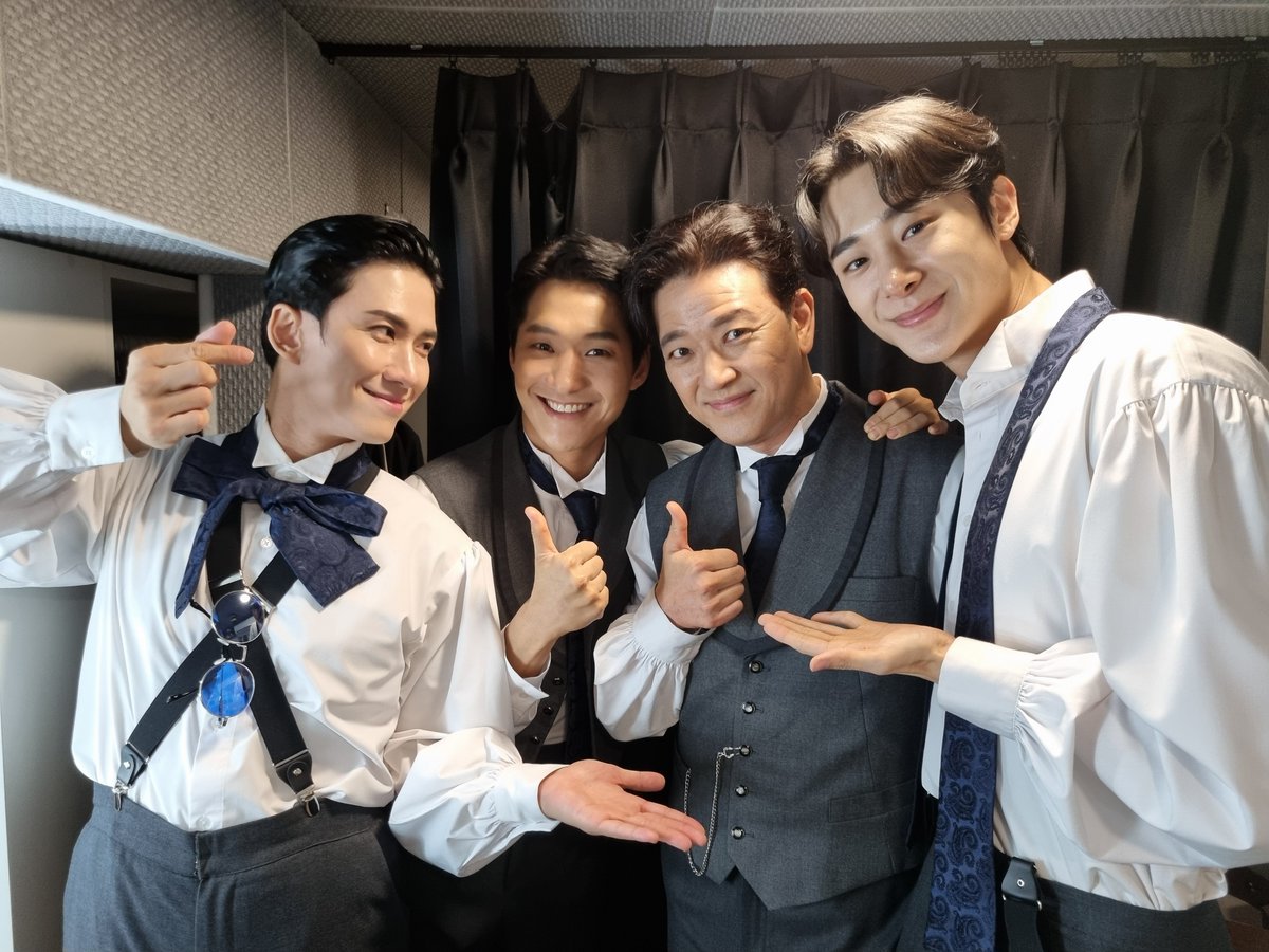 gleam__company's tweet photo. 𝐓𝐇𝐄 𝐏𝐋𝐀𝐘 𝐉𝐄𝐊𝐘𝐋𝐋 𝐀𝐍𝐃 𝐇𝐘𝐃𝐄
𝐛𝐲 𝐆𝐚𝐫𝐲 𝐌𝐜𝐍𝐚𝐢𝐫
#연극 #지킬앤하이드

🎩 FINAL ALL CAST DAY

퍼포머 𝑷𝒆𝒓𝒇𝒐𝒓𝒎𝒆𝒓
#배수빈 #정동화 #정욱진 #차정우

#연극지킬앤하이드 #JEKYLLANDHYDE

-

연극 <지킬앤하이드>
2026.03.16 ~ 2026.06.07
링크더스페이스 2관 https://t.co/Z4cD77tuzF