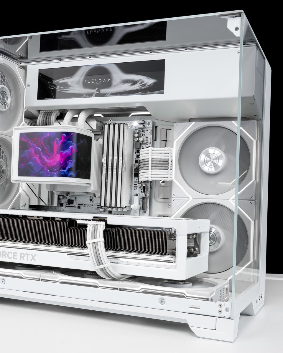 CableMod's tweet photo. Those cables are screaming for some pink or purple combs 😍

By @ggflan https://t.co/bNcVDSiIpQ