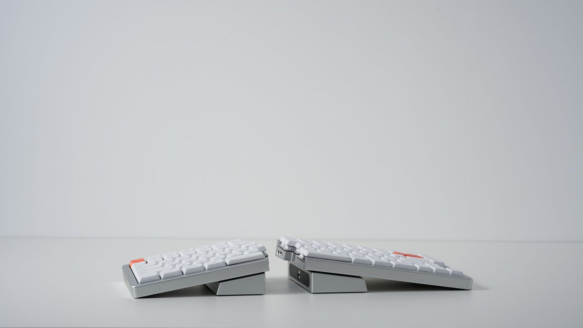 NocFree's tweet photo. A better split keyboard setup starts with the right angle.

The Tenting, Charge &amp; Stand Kit adds ergonomic support, built-in charging, and a clean stand for your NocFree &amp;.

Comfort when you type. Style when you display.

#NocFree #SplitKeyboard #DeskSetup #WorkFromHomeGear https://t.co/8ET7WiO7M2