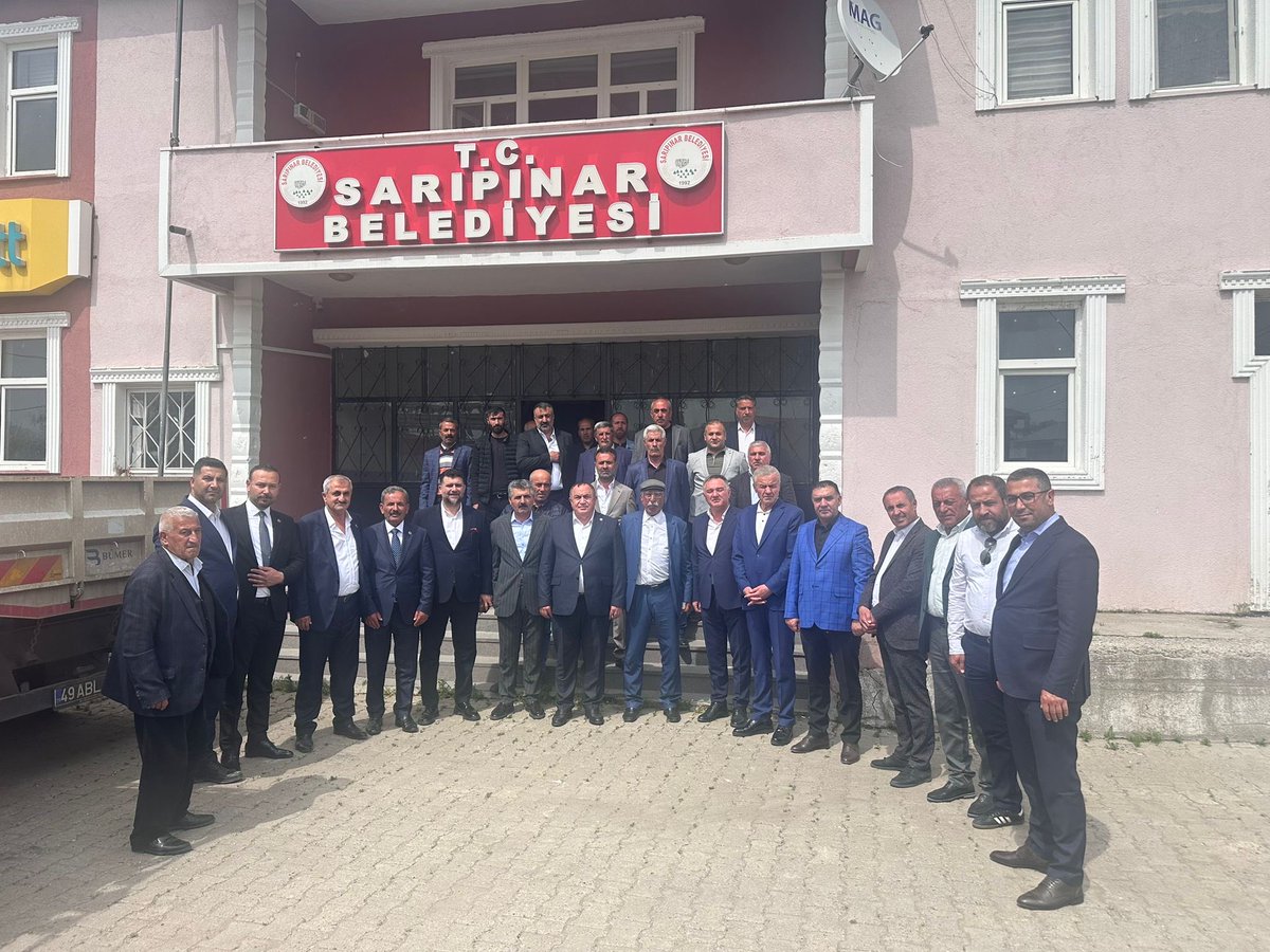 eminsimsekmus's tweet photo. 📍Sarıpınar Beldemizde bayramın bereketini paylaştık

Kurban Bayramı dolayısıyla gerçekleştirdiğimiz ziyaretler kapsamında İl Başkanımız Sn. @MelikEmre1 ve teşkilat mensuplarımızla birlikte Sarıpınar Beldemizde vatandaşlarımızla bir araya geldik.

Sarıpınar Belde Belediye Başkanımız Sn. Maşuk Aktaş’a ve bizleri muhabbetle karşılayan kıymetli hemşehrilerimize teşekkür ediyorum. Bayramın birliğimizi ve gönül bağlarımızı daha da güçlendirmesini diliyorum.