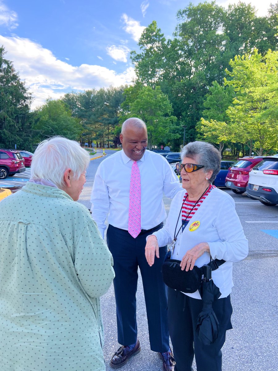 RushernLBaker's tweet photo. I always love spending time with the residents at Collington. 

Thank you to everyone for the warm welcome and the love. https://t.co/DYGZ6YBuBZ