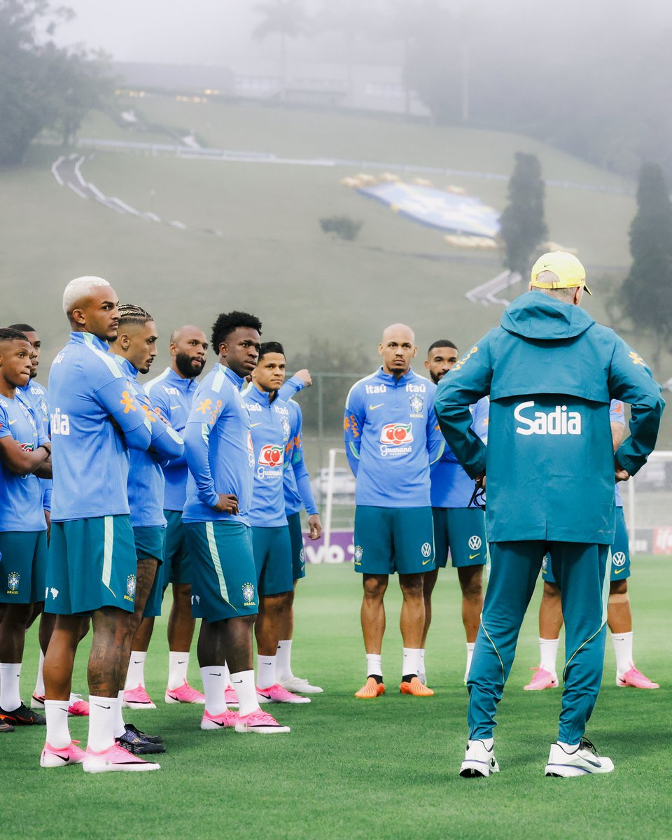 fifaworldcup_pt's tweet photo. Agora é oficial: os trabalhos para a #CopadoMundoFIFA já começaram na Seleção Brasileira. 💪

📸 @CBF_Futebol https://t.co/LrKKYHZejf