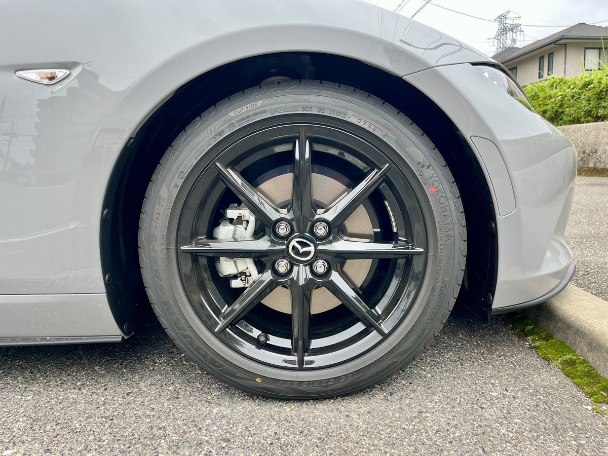 KeisukeFD3S's tweet photo. 車高調入れました。
今回は乗り心地重視して最近リニューアルされたHKS HIPERMAX Sにしてみました。
車高はとりあえず推奨値（初期値）のまま、Fr38mm.Rr33mmダウン。
近所を走る分には乗り心地は、NRA純正ビルシュタインよりいいと思います。 https://t.co/R13Av71MVW