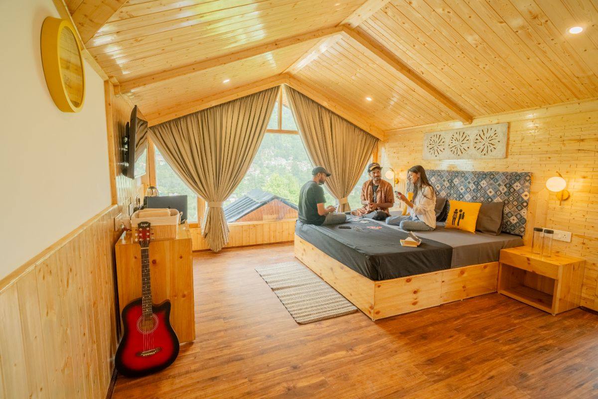 Invide_Labs's tweet photo. 🏔️ Workation place of the month for remote devs
📍The Hosteller, Old Manali, Manu Temple
Cool mountain air and snow peaks outside your window

✈ 52 km Kullu-Manali Airport (KUU)
💸 ₹4000+/week
⚡ High-speed Wifi

#Workation #Manali #BeatTheSummer #DigitalNomad #MountainLife https://t.co/YpmOWjWrl5