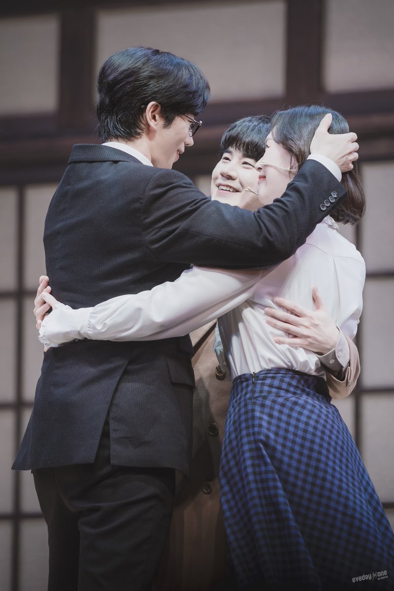 HeyreyP's tweet photo. 260527 팬레터 커튼콜
김해진 #김경수 #배우김경수
정세훈 #문태유
히카루 #허혜진

머리 쓰담 https://t.co/GwKyLjZzEV