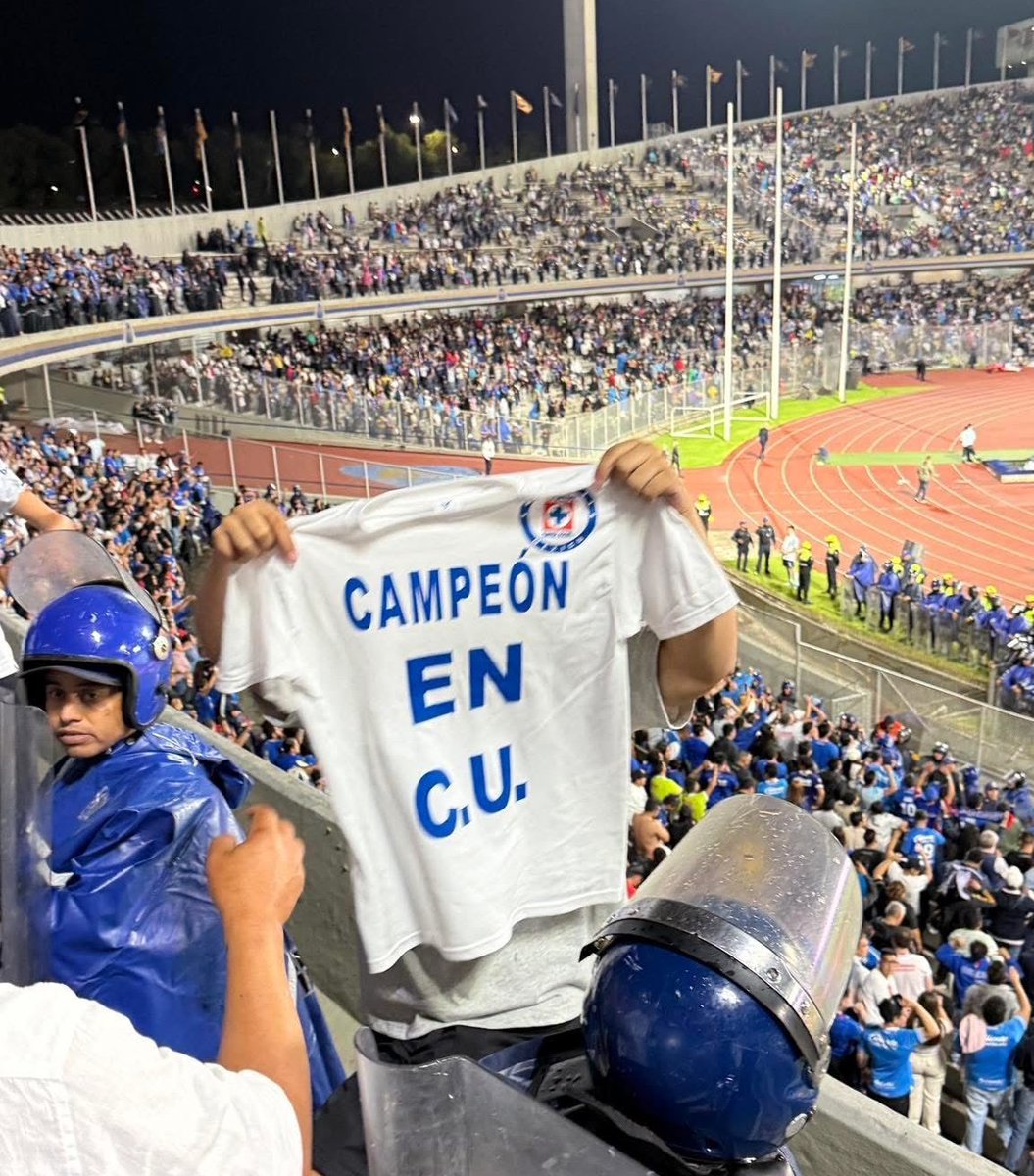 Celestuco's tweet photo. *un puma abre el hocico* 
*Yo inmediatamente* https://t.co/6YeJWK2egI