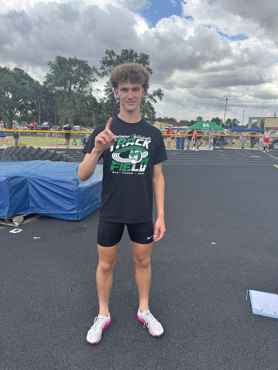 MulvaneSports's tweet photo. 🏃‍♂️ STATE TRACK SENDOFF today at 1:30 PM in front of the high school! Come on out and help send off the track qualifiers to State! The Cats will be heading to WSU Stadium today for a walk-through. The State meet is Friday &amp; Saturday. Let's go, Wildcats!! 💪 https://t.co/DF3vZcdFdL