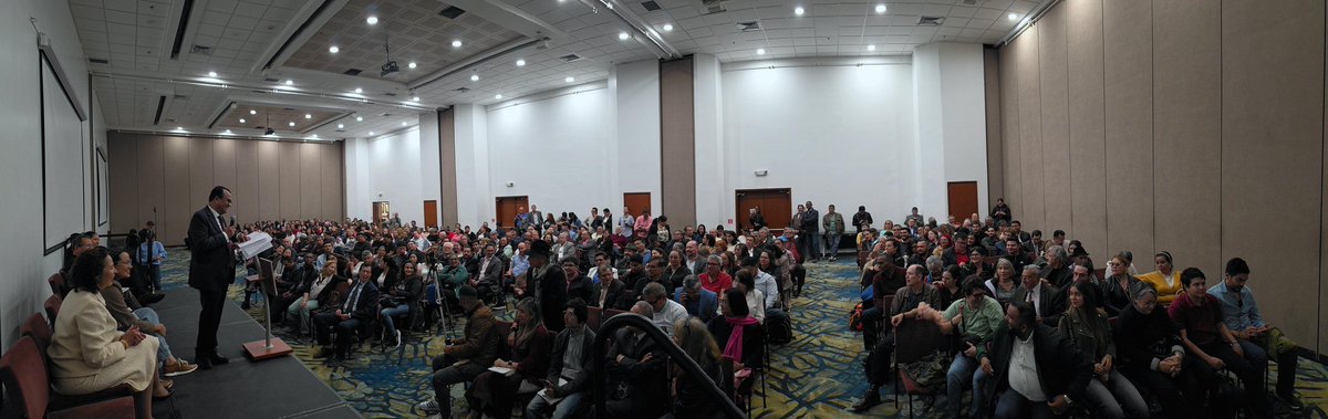 carolinacorcho's tweet photo. 💡Escuchar al sector cooperativo y solidario, que reúne a más de 6 millones de afiliados y sus familias, es reencontrarse con una Colombia que se construye desde la confianza, la solidaridad, la economía popular y el trabajo colectivo.

Gracias por esta conversación sincera, por compartir sus voces, sus experiencias y por seguir creyendo que el país se transforma cuando caminamos juntos, fortaleciendo oportunidades y bienestar para todos y todas.❤️🍃

#NiUnPasoAtrás