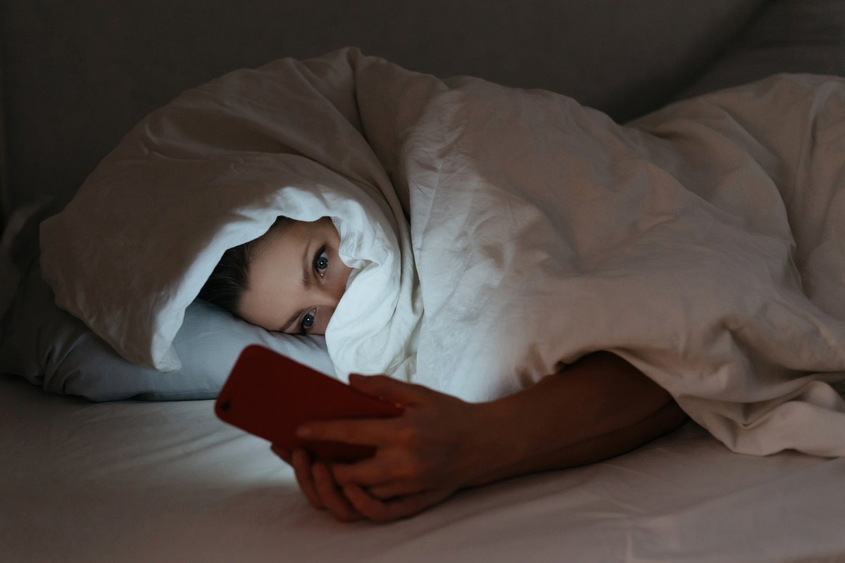 only23yrs's tweet photo. Adjusting your sleep schedule Small wins count! Stick to a fixed bedtime u0026 wake-up time (even on weekends) to boost energy, focus u0026 overall vibe. https://t.co/okRGyAAir1