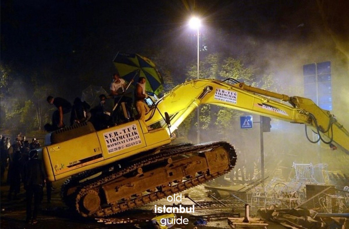 oldistguide's tweet photo. Gezi Parkı protestolarından ikonik fotoğraflar ✊

📅 2013 
📍Taksim, Beyoğlu

Iconic photographs from the Gezi Park protests ✊ https://t.co/plW5SZE57C