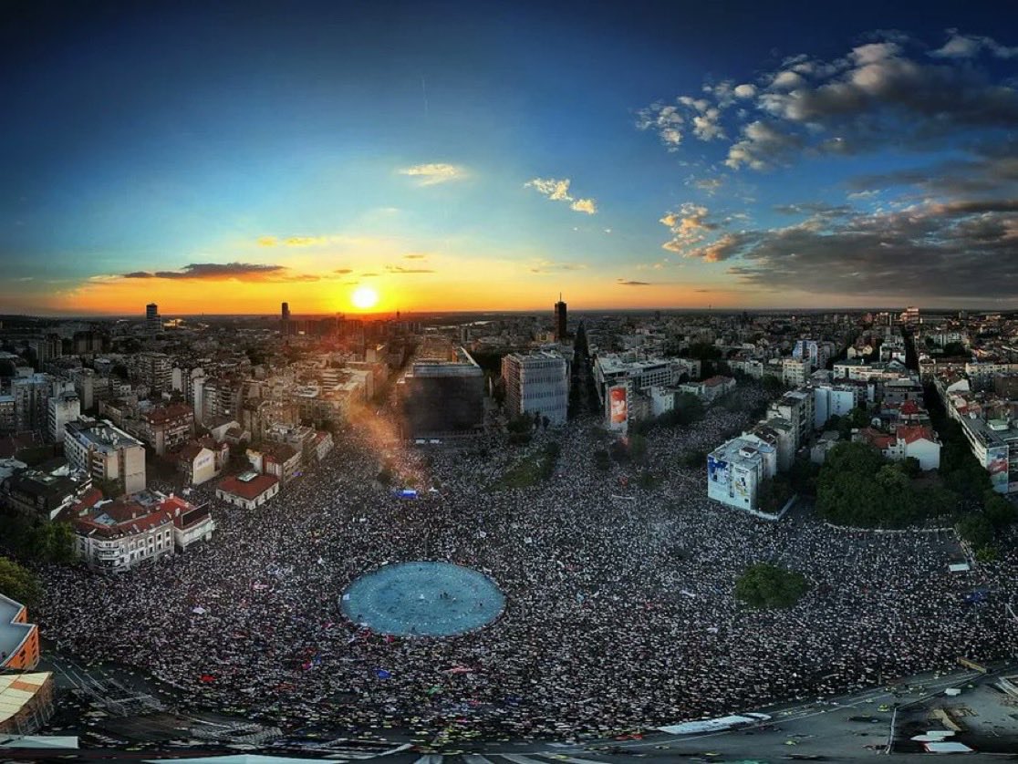 LazicMilos's tweet photo. @milos_vucevic Studenti pobedjuju!!! https://t.co/g3DfEeSHFs