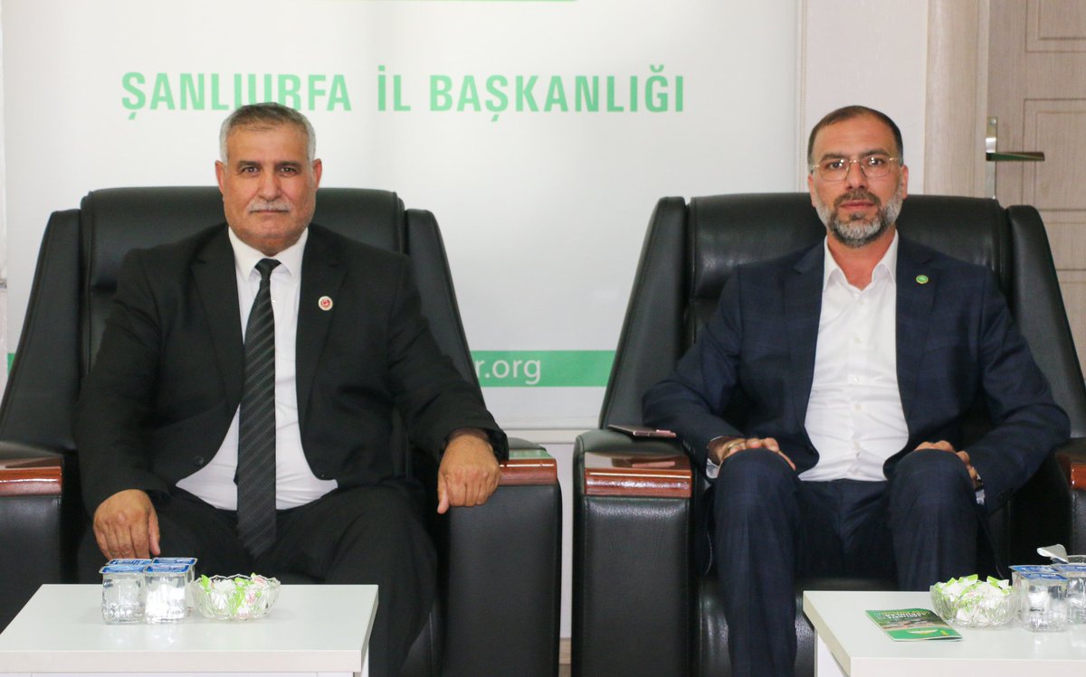 FarukPolat_'s tweet photo. Saadet Partisi Eyyübiye İlçe Başkanı Fehmi Altaş ve beraberindeki heyet, bayram vesilesiyle bizleri ziyaret ettiler. 

Nazik ziyaretlerinden dolayı kendilerine teşekkür eder, birlik ve beraberlik içinde nice bayramlar geçirmeyi temenni ederim.

@urfaSaadett
#Şanlıurfa https://t.co/WXeDM7ea0s