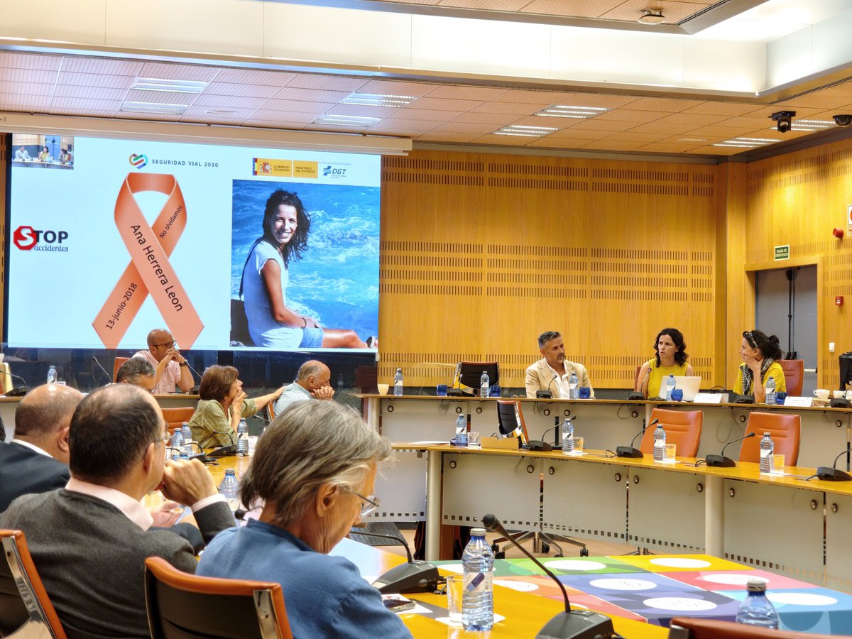 ValenciaStop's tweet photo. Tras la intervención de numerosos expertos y representantes, se aproxima la clausura del XXI Foro contra la Violencia Vial de STOP Accidentes. No sin antes dar voz a las víctimas y a sus familias. Las decisiones equivocadas siguen costando vidas. #CeroVíctimas #0Alcohol https://t.co/lYMa1M0NDb