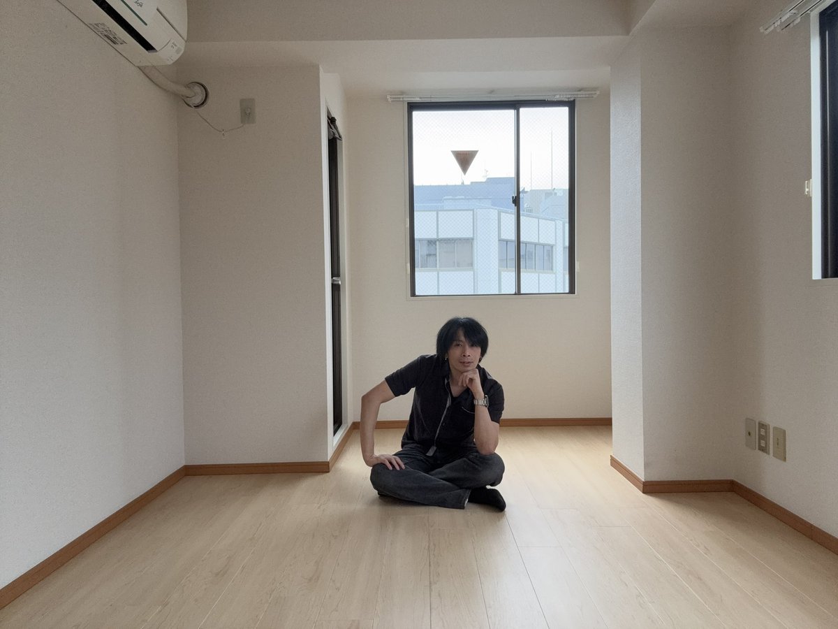 HiroMusician's tweet photo. 皆さまご無沙汰しておりますてんちょーです
ここ数ヶ月めちゃくちゃバタバタしててSNSから遠ざかった生活をしてました🙄

生意気にも近況報告とかさせて頂こうと思いますが、ようやく引っ越しに成功しました。
東京23区随一のベイエリア、江東区デビューです😆
地名は「門前仲町」🎉 https://t.co/di2KKQBe8J