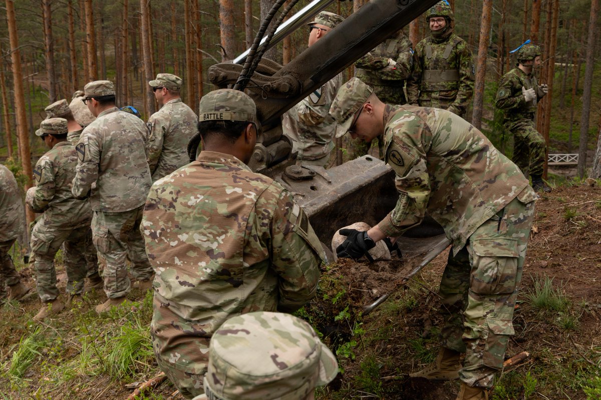 U.S. Soldiers and Estonian Defence Forces restored the historic Petseri Southern Camp in Võru, Estonia to preserve a landmark with deep roots in Estonia’s military heritage. 💪🪖

Learn more 👇: https://t.co/rbtosYdWL7

#SpringStorm #ThisIsUSAREURAF #WeAreNATO @VCorps https://t.co/MQHOPTQ0xK