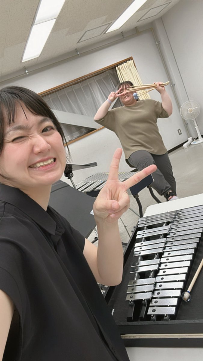 fkzw_sae's tweet photo. ひなちゃんとの打楽器二重奏！🥁🥁

ラストリハおわりましたーー！！🔥
なんとか仕上がった！いい感じです✨️

5月30日(土) 2DE Spin-off !!!
@杉並公会堂にて
17:00 開場 / 17:45 開演
チケット ¥1,000(全席自由)

今週末のご予定いかがですか？
荻窪でお待ちしております🌃*。 https://t.co/al6Gld5KYJ