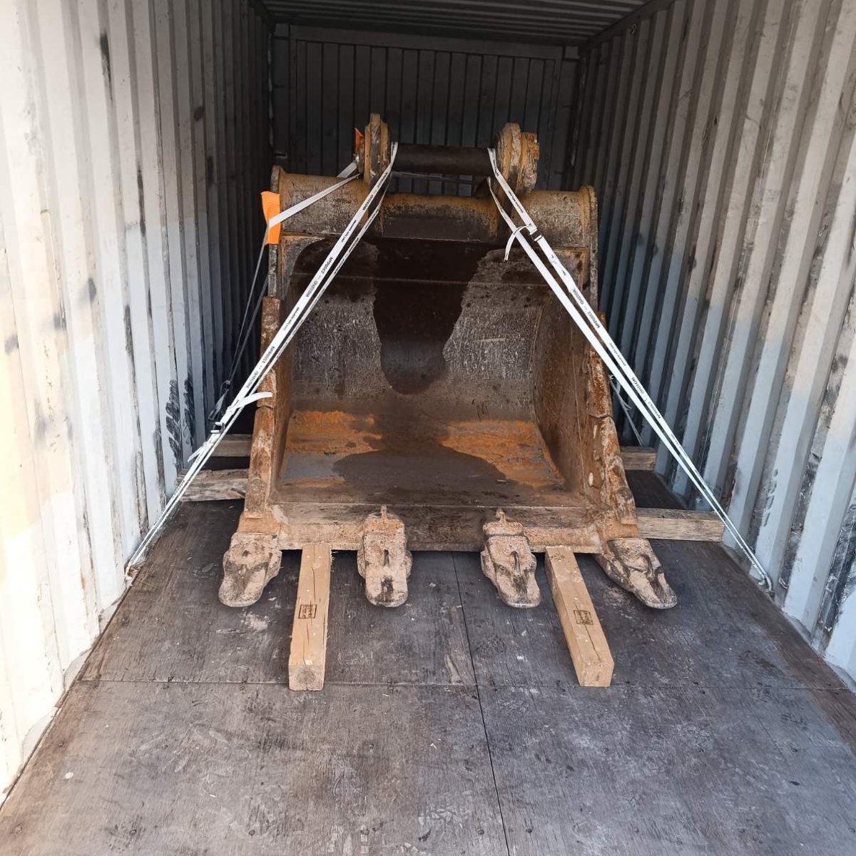 GoShippingGR's tweet photo. 🏗️ Transporting heavy machinery is kind of our thing!

#OOG #flatrack #freight #freightservices #goshipping https://t.co/LoBoKtTq6Z