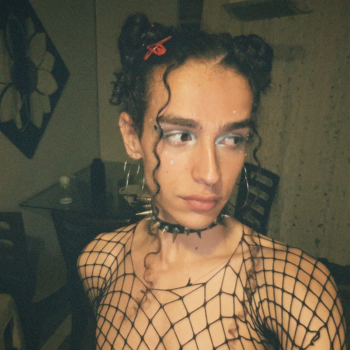 binaosexual__'s tweet photo. eu minutos antes de um som alto silenciar meus problemas ☯️ https://t.co/rF1oCk1itA