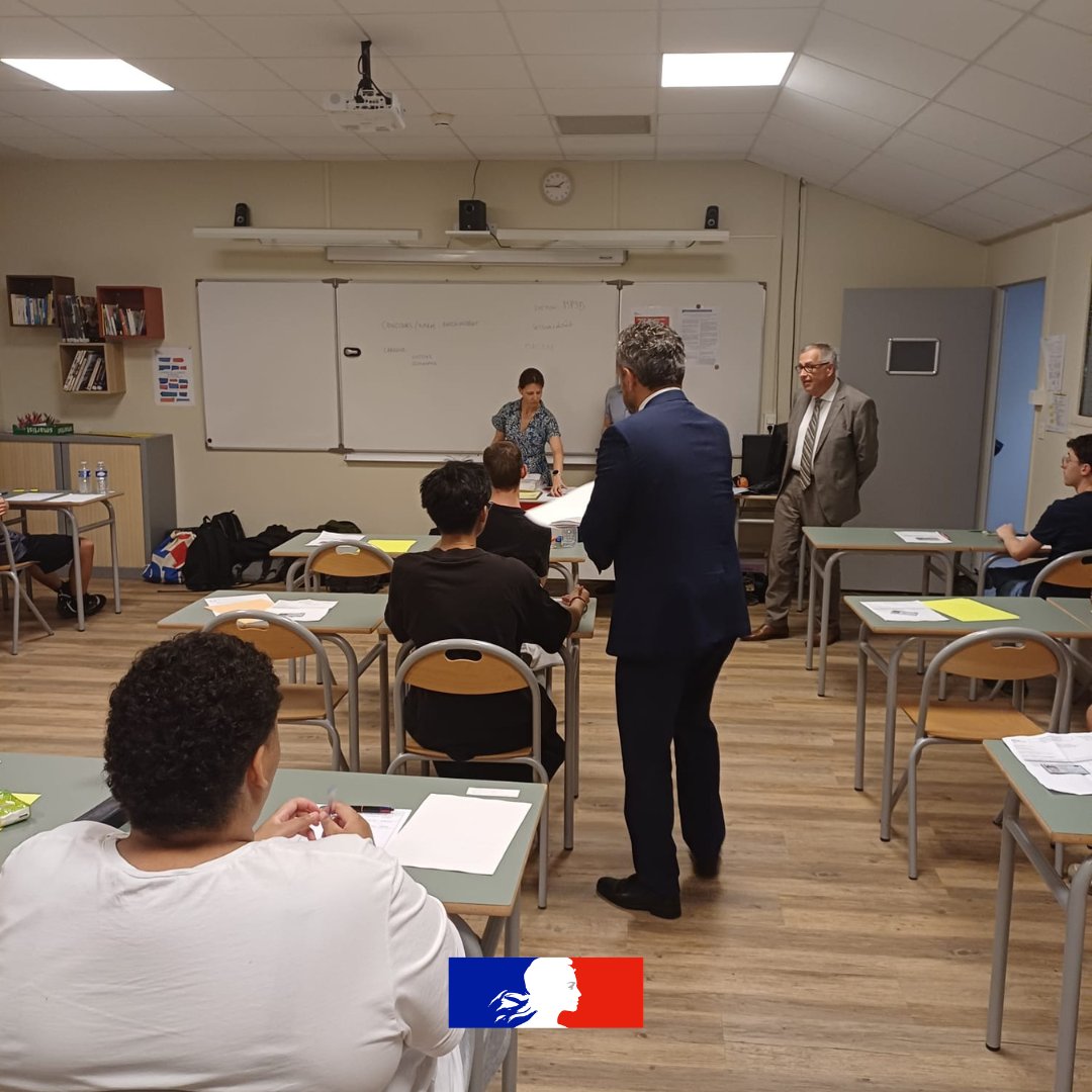 ac_orleanstours's tweet photo. Épreuve d'histoire-géographie-EMC du baccalauréat professionnel

Cet après-midi, le recteur @PhiAgresti était au lycée des métiers de l’industrie G. Eiffel de Tours (37) pour l’ouverture des sujets.
Bon courage et pleine réussite pour cette dernière épreuve de la journée☘️ https://t.co/NEG3psi9n9