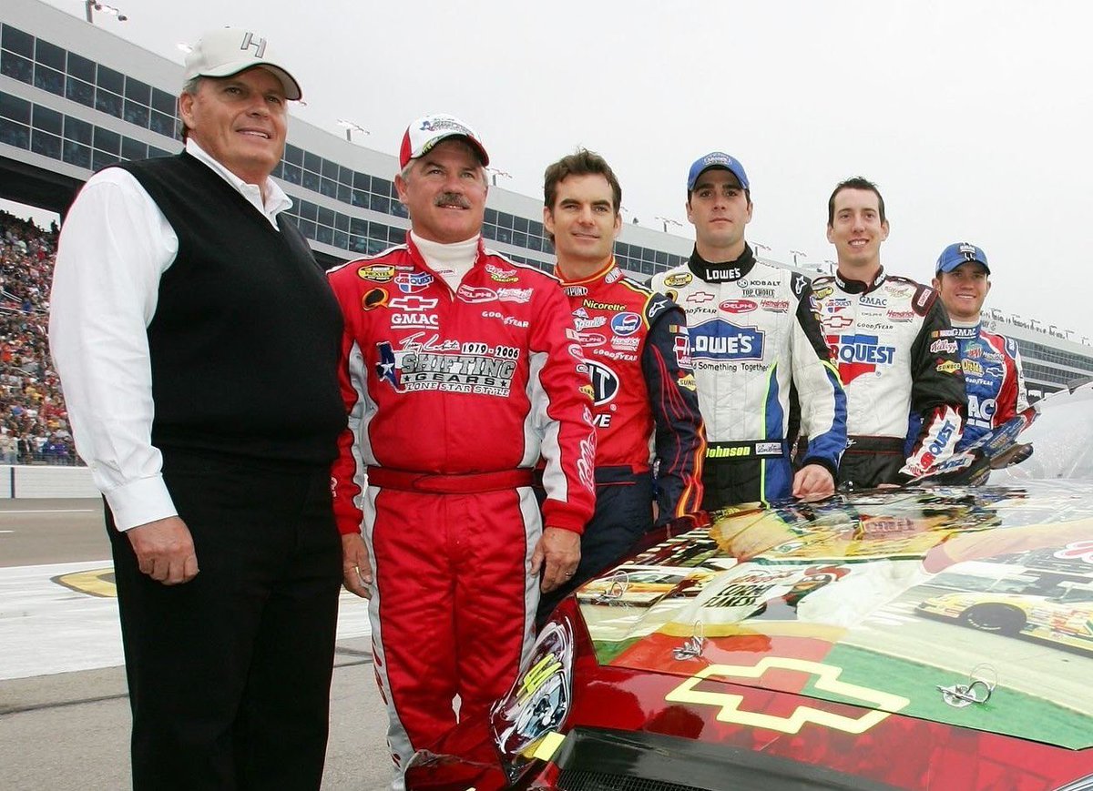 JGinfo's tweet photo. #ThrowbackThursday - November 2006: Rick Hendrick flanked by his drivers Terry Labonte, Jeff Gordon, Jimmie Johnson, Kyle Busch, and Brian Vickers prior to the race at Texas Motor Speedway. The race marked Labonte's final start for Hendrick Motorsports. #NASCAR https://t.co/8WnOOodQeq