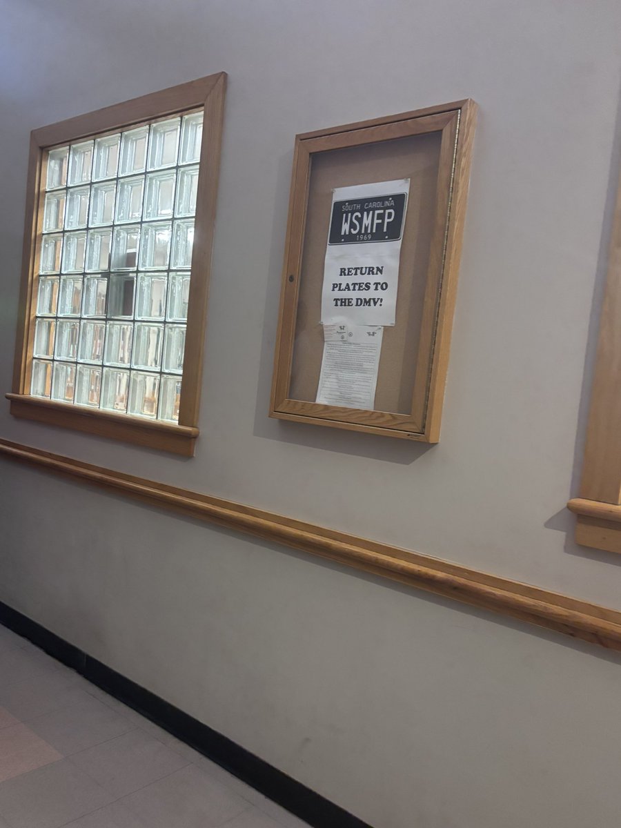 weemandabeast's tweet photo. Spotted at the DMV #panic https://t.co/jAbZSqQsIW