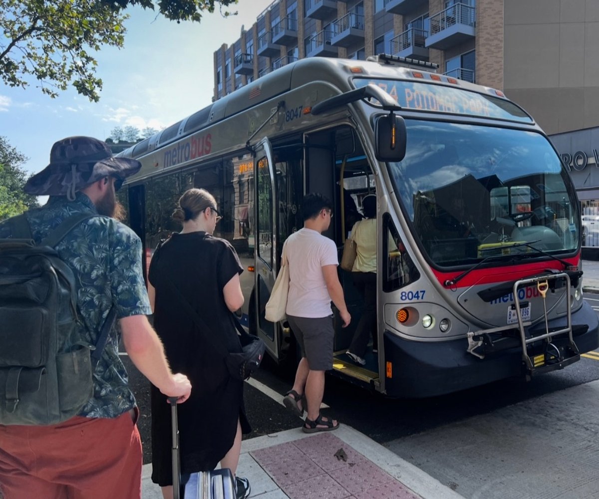 wmata's tweet photo. Did you know? Metro is good for your health.
 
People who ride transit tend to walk an additional 30 minutes daily, which enhances heart health, strengthens muscles, and lowers the risk of heart disease.
 
Take Metro often and enjoy this built-in exercise! 🚇🚌🚶‍♂️🚶‍♀️ https://t.co/M6Ed0e2fxo