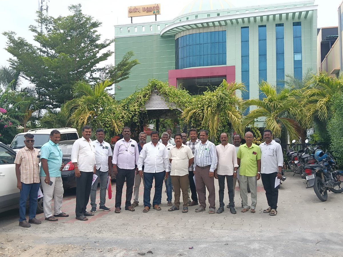 faceat_official's tweet photo. FACEAT &amp; P மாநில செயற்குழு கூட்டத்தை முன்னிட்டு, பெரம்பலூரில் உள்ள அன்பு மஹால் A/C வளாகம் சங்க நிர்வாகிகளால் நேரில் பார்வையிடப்பட்டது. 

கூட்ட அரங்கு, தங்குமிடம் மற்றும் உறுப்பினர்களுக்கான வசதிகள் ஆய்வு செய்யப்பட்டு, சிறப்பாக ஒருங்கிணைப்பதற்கான ஆலோசனைகள் நடைபெற்றன. 
#FACEATP https://t.co/6JwvvMyQcI