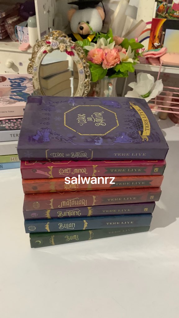 cyeelq's tweet photo. hi guys , aku mau jual koleksi bumi series karya tere liye . take all only 
 📌300k dapet 7BUKU

Dari bumi sampe komet minor. Good condi, cuma untuk beberapa buku ada yang sedikit menguning. Sudah di sampul karena ini koleksi pribadi aku .

Aku mau rantau jadi buku nya aku jual🥹 https://t.co/Now9kHzdVe