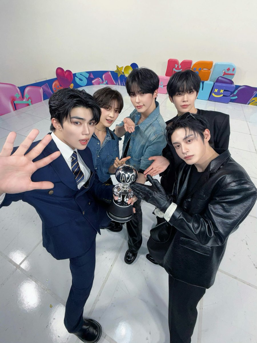 shbin_code's tweet photo. 260528 ZEROBASEONE Update

“ZEROSE, you are THE BEST🫶”

#Ascend- #TOP5 #ZEROBASEONE_TOP5 #ZEROBASEONE #ZB1 #제로베이스원 @ZB1_official https://t.co/tqhwazMVHf