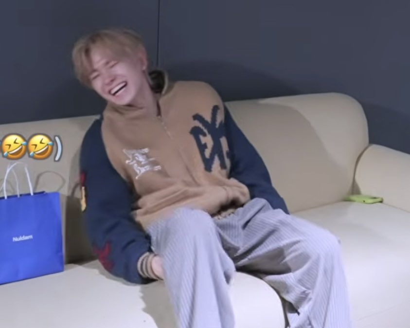 윳따 tweet media