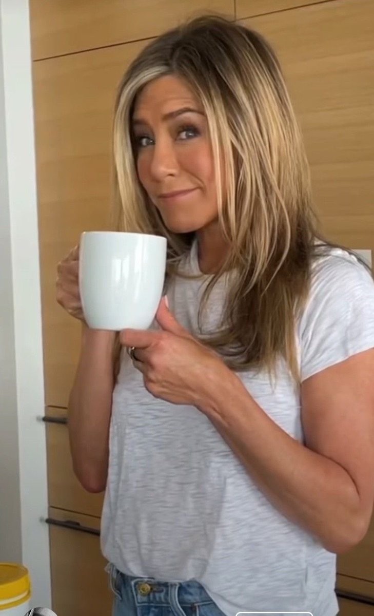 Jennifer4292's tweet photo. Good morning honey, how do you like your coffee ☕? Black or creamy?
#jenniferaniston #hollywood #hollywoodtvshow #movies #new https://t.co/wmV7QgngiH