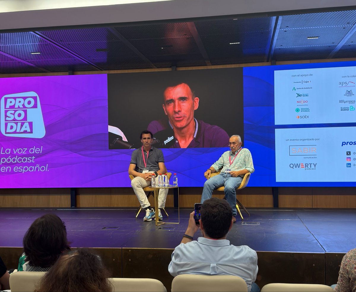 ProsodiaPodcast's tweet photo. 🎙️ En “Cuaderno de Producción. Narcopodcast”, Víctor Méndez y Ricardo Toro nos han contado cómo un policía jubilado y un periodista lograron crear un producto sonoro sólido gracias al rigor, el conocimiento profundo del tema y el acercamiento a los protagonistas.
#Prosodia2026 https://t.co/k9rXnjkiAC