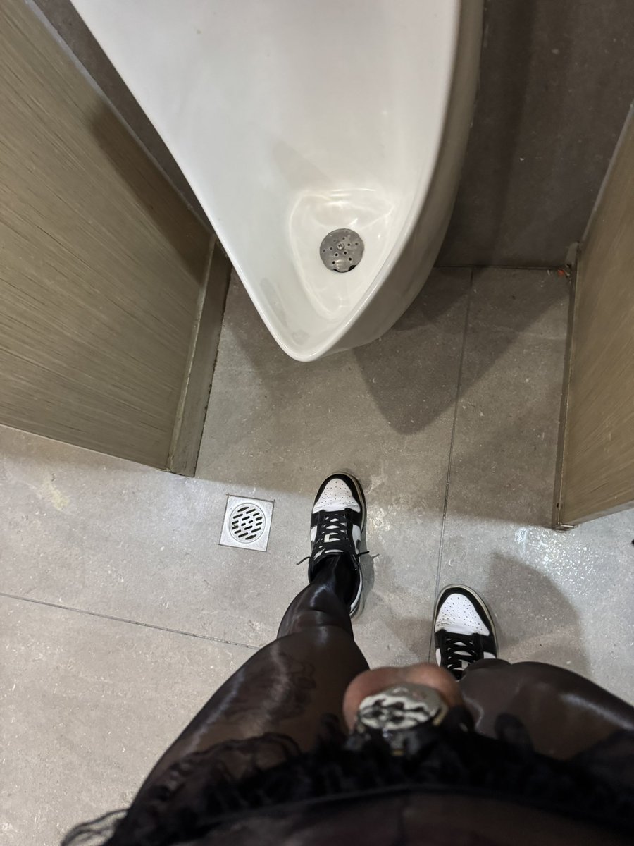 52cdLin's tweet photo. 白天在学校上课，没想到跑去卫生间脱下裤子竟是这样… #男娘 #伪娘 #ts https://t.co/hOClE4MViY