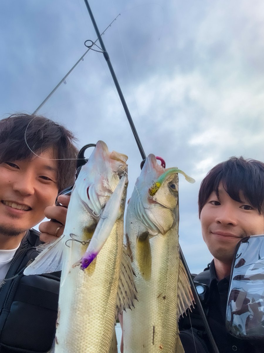 ___Fishing's tweet photo. かずをさんから連絡来て仕事終わりにそのまま突撃したけどDUOのルアー丸々家に忘れて
奇跡的に1箱積んでたコアマンボックスのお陰で🎣出来た笑

Wヒット最高でした🔥 https://t.co/gc3aEaKw4f