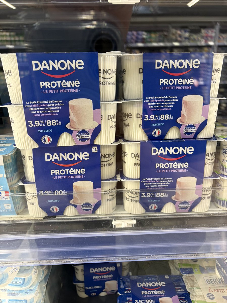 Topiramatee's tweet photo. On est en plein délire marketing avec le mot « protéine » partout mdr 😭 https://t.co/EvezN8PbIS