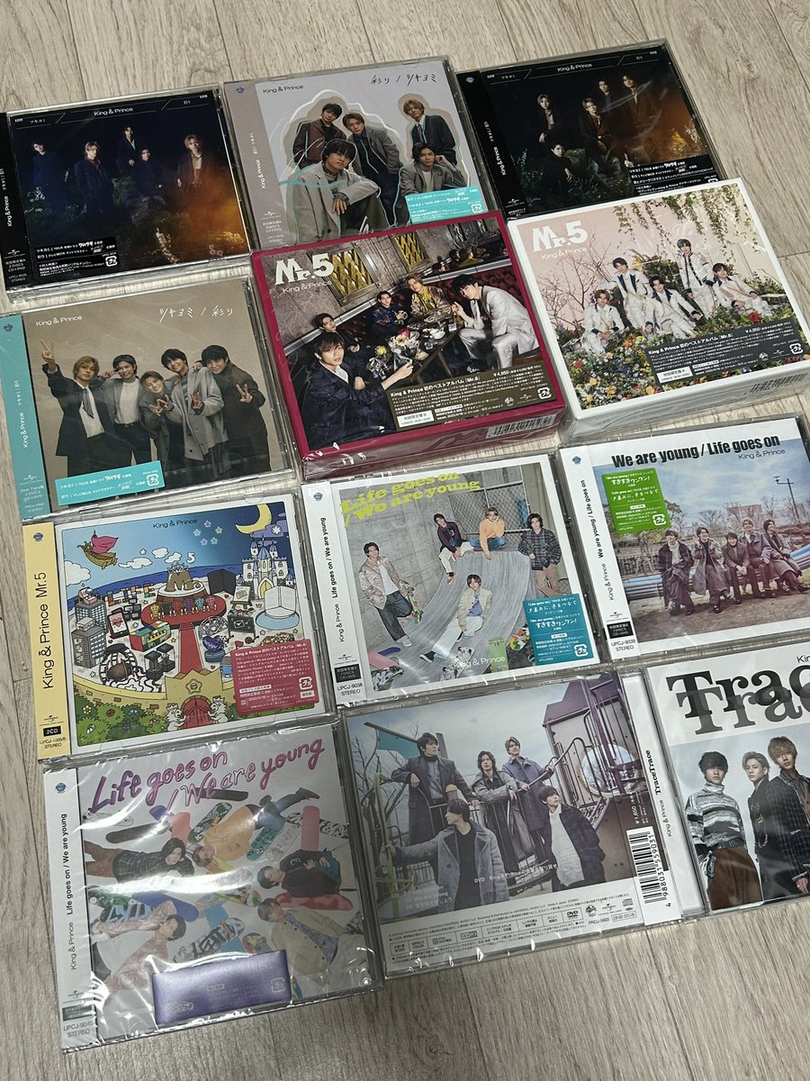 bboyamii's tweet photo. 킹앤프린스 킹프리 king&amp;prince キンプリ

1, 2
츠키요미/이로도리, Life goes on, mr.5, 토레토레 음반
초회 한정 A, B, 티아라반 등등
⤷ 일괄 5

3
made in, Mr. 블루레이
초회한정, 통상반
⤷ 일괄 6

아마 토레토레 하나 빼고 다 미개봉

옾챗 주세용 https://t.co/pZ2efxsBdw