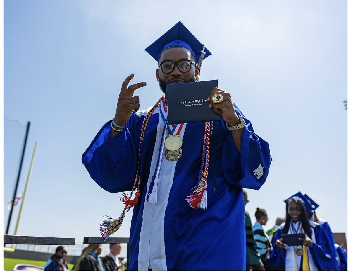 JohnTurntine's tweet photo. TBT: @TurntineJohn Congratulations 🎉🎊🍾🎈 again son for graduating high school.!! We are proud of you son. Amazing HS career. I love you ❤️ John III. #teamturntine #senior26🎓 #TINE #magnacumlaude #TINE https://t.co/5lFp5ODlmN