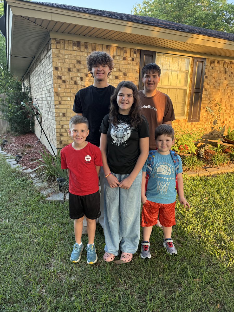 DaveNJBird's tweet photo. Last Day of school !! Summertime !! Love these kids so much ! https://t.co/aKVrSSRTsv