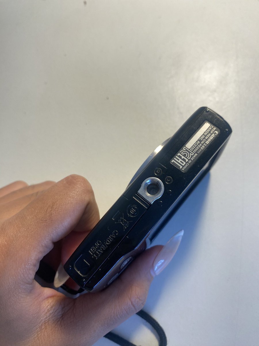 cielo_pp's tweet photo. ขายกล้อง cannon ixus 185 รุ่นฮิต📸
📌📌ราคา 2,990รวมส่ง นัดรับได้

🏅กล้องทำงานเต็มระบบ แฟลชออก ซูมได้ปกติ มีสายคล้องมือ และแบตให้

✨ตำหนิ: รอยบอดี้ตามการใช้งาน เลนส์กล้องมีรอย ไม่มีฝาปิด ตัวล็อกแบตหักไม่มีผลกับการใช้งาน 

#กล้องดิจิตอล #กล้องดิจิตอลมือสอง #กล้องดิจิตอลราคาถูก https://t.co/QIDCw7DdXQ