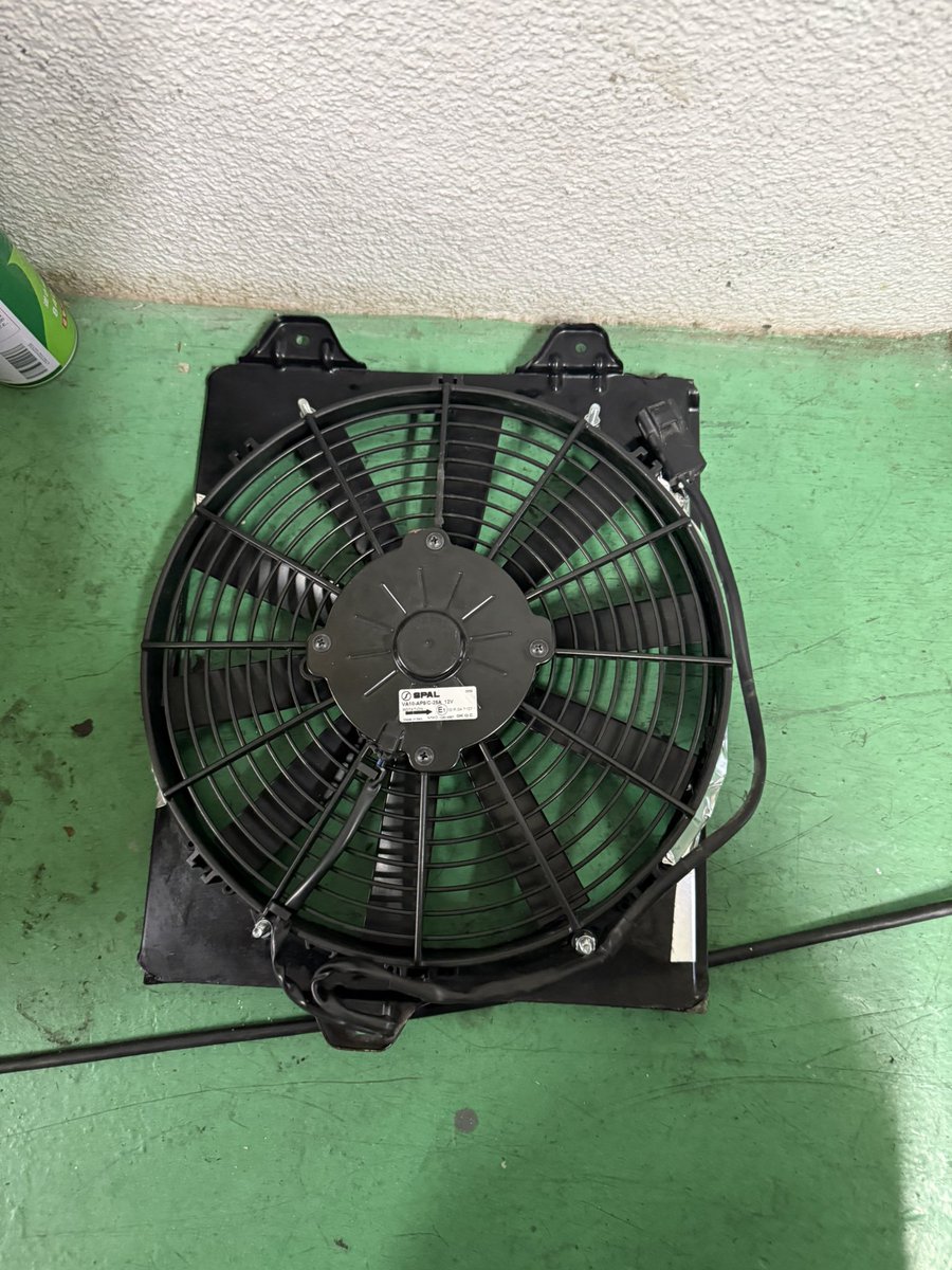 ST205GT_Four's tweet photo. どうにかこうにかして純正シュラウドにSPALぶち込んだ。良さげ https://t.co/g710LVEk2R