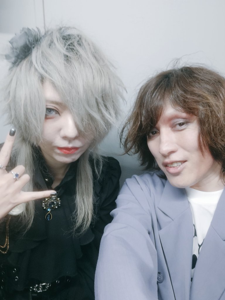 19xx_ran's tweet photo. トラノアナVol.10
ROSE KINGDOMのRUZEさんと📸
めっちゃ会うのに写真ははじめて✌️
楽屋の席も隣だったんで、今回話す機会があって楽しかった😂
圧倒的に美しいRUZEさんありがとうございました‼️
あっ、ラジオよんでね🫶
#トラノアナ
#RUZE
#ROSEKINGDOM https://t.co/qvYxJpON4C