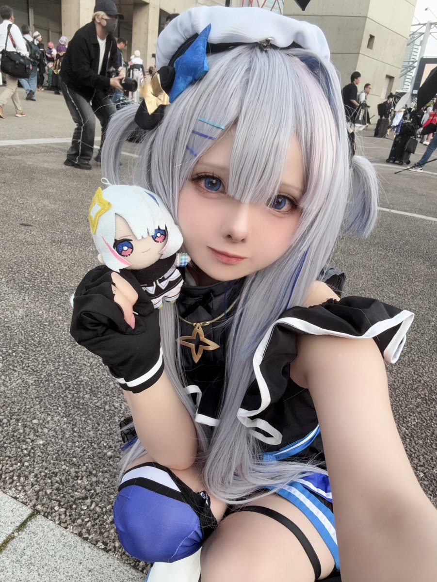 mahina_cos's tweet photo. またお仕事衣装もやりたいなー😭ウィッグ作り直して衣装パーツを探すところから…(絶望) https://t.co/wIY8yhuVc9