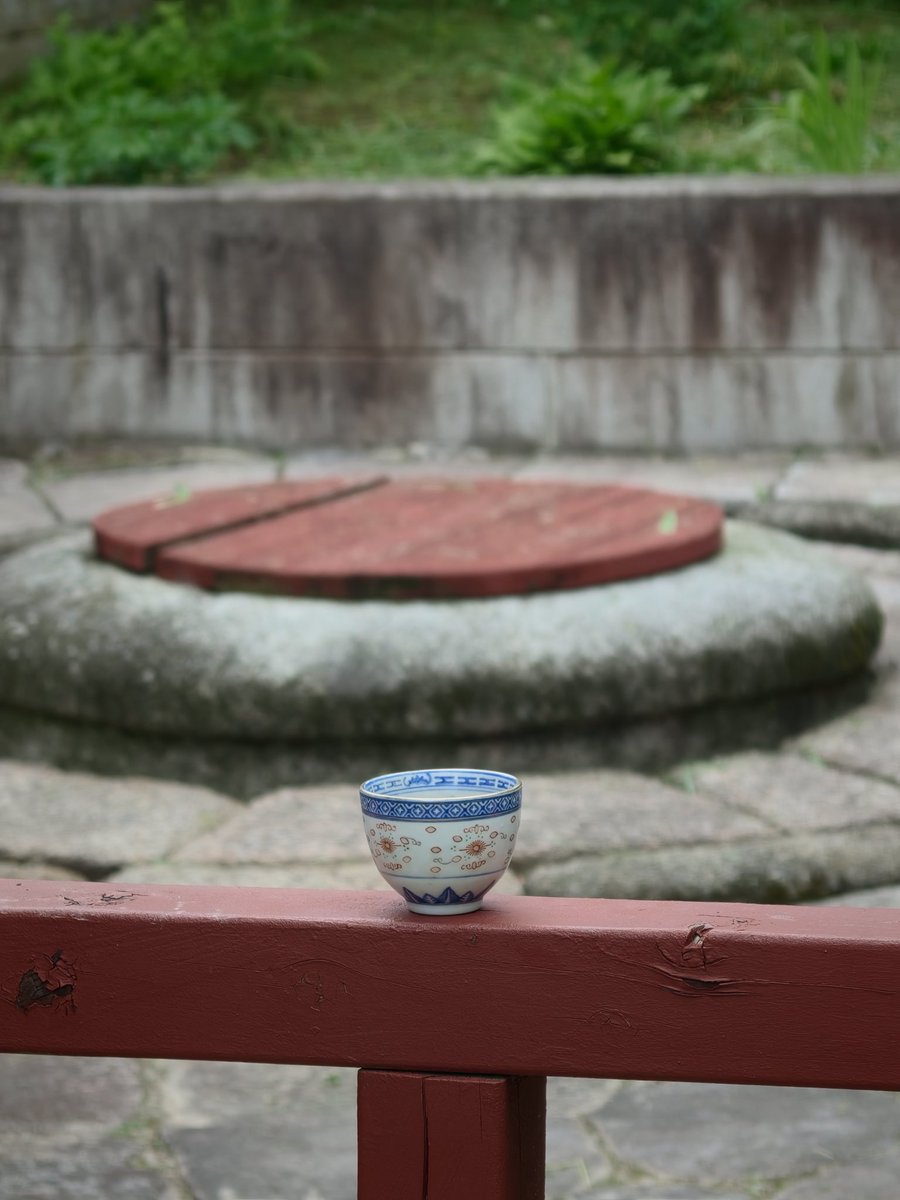TeaMastersBlog's tweet photo. Living like a king.
Enjoying aged puerh at the palace in central Seoul. https://t.co/jbyrAc7uji
