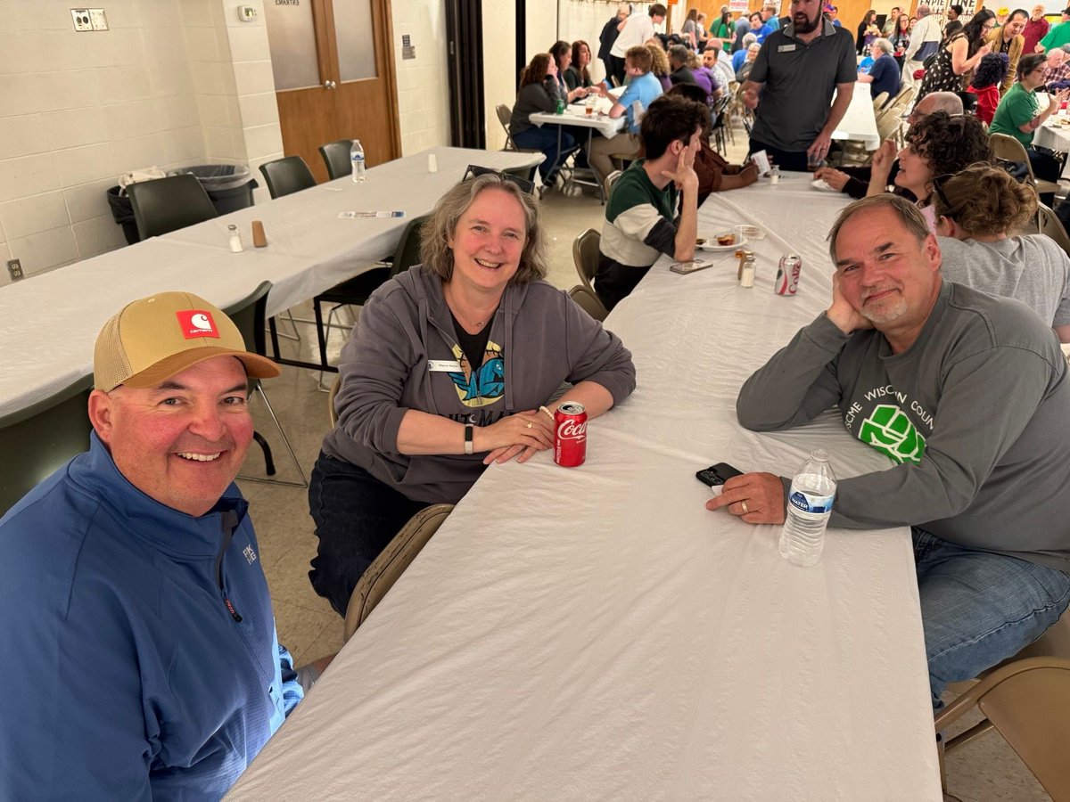 SatyaForMadison's tweet photo. I had a great time talking with folks at the South Central Federation of Labor's annual Bean Feed! #Solidarity https://t.co/6Rn6hqYxeQ