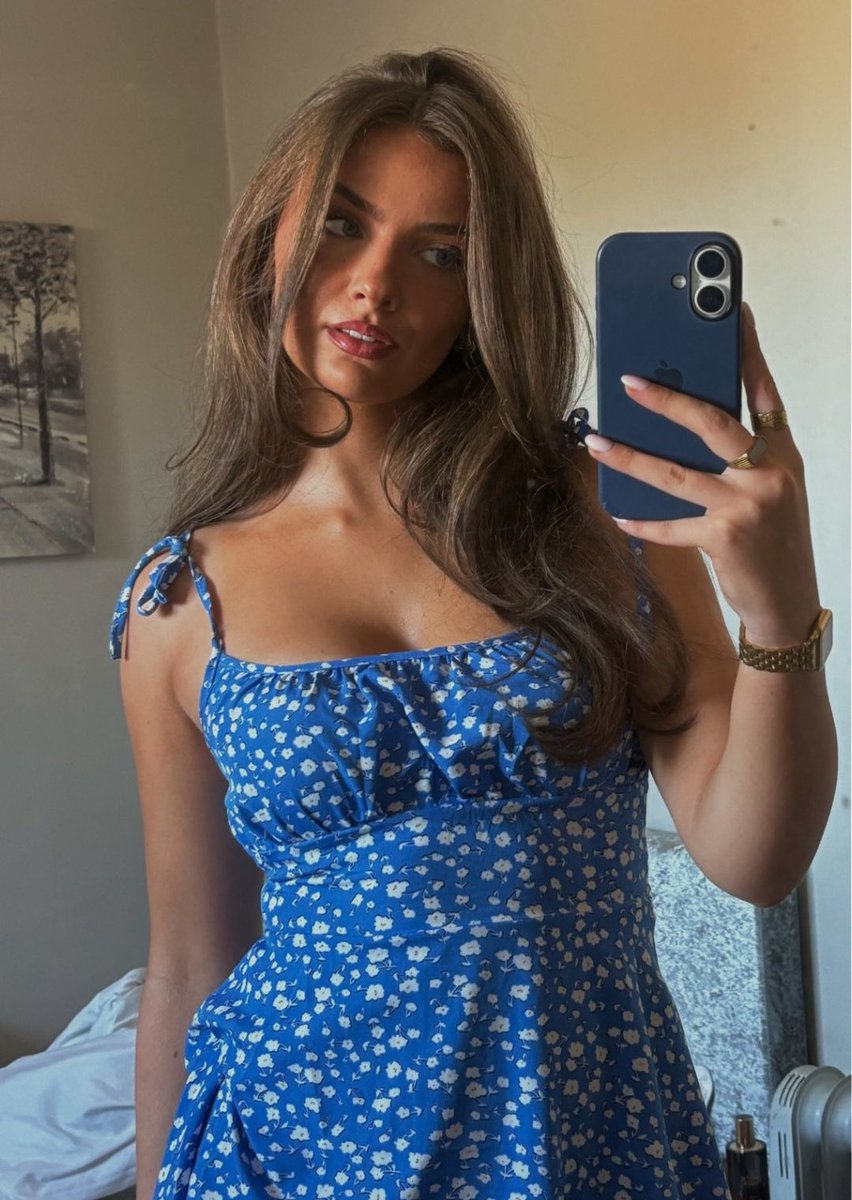 ChavWorldZ's tweet photo. Submission: Isabella, 21 from Belfast. Rate this sexy babe https://t.co/oHTWW8pNo3