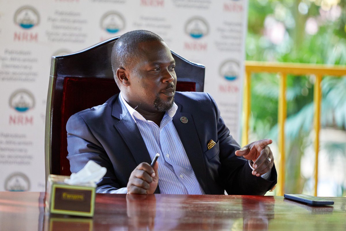 NwoyaFinest's tweet photo. NRM Secretary General Rt. Hon. @TodwongR oversaw efforts to update and verify party membership records, helping to build a more accurate and organized membership base. https://t.co/ZoakfG26bU