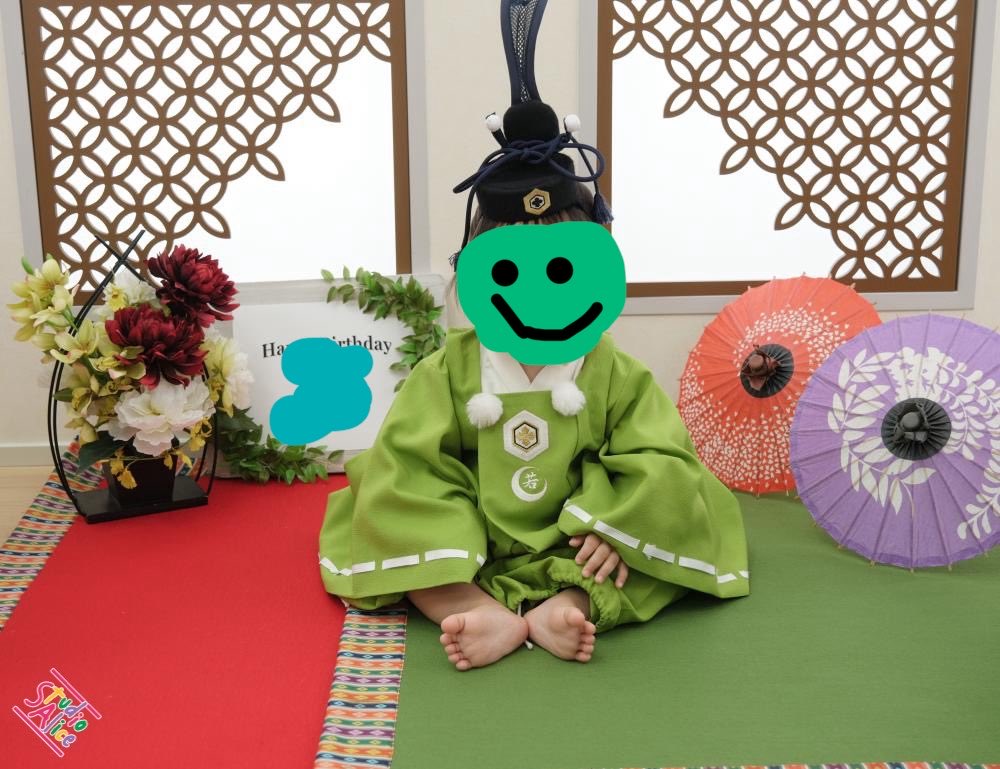 mikoko323's tweet photo. みてみてみてみて若様！誕生日フォトで衣装は若様！！！ということで一歳になって赤ちゃん卒業しちゃったーーーーー😭😭😭😭😭かなしーさみしーあっという間ーーーーー！！！お兄ちゃんと全然違う強気な性格ですくすく育ってるよー！！！ https://t.co/ZiM3bGVTvg