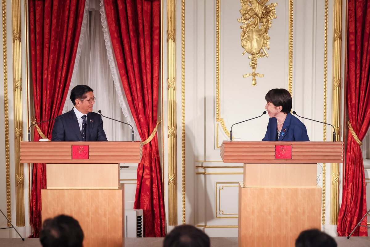 takaichi_sanae's tweet photo. 本日、国賓として訪日中のマルコス・フィリピン大統領@bongbongmarcosと、赤坂迎賓館にて首脳会談を行いました。

会談では、近年の二国間協力の飛躍的な進展を踏まえ、両国関係を「包括的・戦略的パートナーシップ」に格上げすることで一致しました。
日本がフィリピンにとって初の「包括的・戦略的パートナー」となることを光栄に思います。
国際環境の変動に左右されることなく、今後も持続的かつ重層的に、同志国との関係を強化していきます。

会談では、｢秘密軍事情報保護協定の正式交渉」開始で一致したほか、経済連携協定のアップグレードに向けて両国で検討を進めていくこと、さらに「パワー・アジア」の下で協力していくことを確認しました。
このほか、海洋、経済安全保障、AI・デジタル、開発協力といった幅広い分野について議論を行い、多くの成果がありました。

また、地域・国際情勢についても率直な意見交換を行い、両国で連携して地域の平和と安定に資する取組を更に進めていくことを確認しました。

夕食会では、マルコス大統領がお好きな曲の演奏をアレンジし、和やかな雰囲気の中で会話に花が咲きました。
マルコス大統領は日本の卵サンドがお好きと伺いましたので、首脳接遇時のメニューとしては異例ですが、本日の夕食会で前菜として提供し、お楽しみいただきました。

マルコス大統領は、昨秋に私が総理大臣に就任した後、初めて対面で会談をした首脳です。３月にも電話会談をしました。
今回、多くの時間を共に過ごし、信頼関係を深めることができたと考えています。

フィリピンは日本と海を挟んだ隣国であり、進化した「自由で開かれたインド太平洋（FOIP）」の実現に極めて重要なパートナーです。
両国は今年、国交正常化70周年を迎えており、｢未来を共に織りなす：平和、繁栄、可能性」をテーマに様々な行事が行われています。
今回のマルコス大統領の国賓訪日を契機として、両国の協力関係を一層緊密にしていきます。