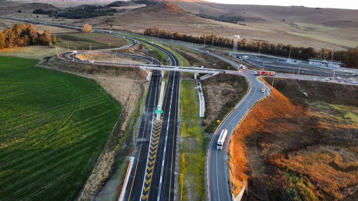 Constitution_94's tweet photo. The Glorious movement has completed yet around world infrastructure asset in Kokstad.
This is the interchange between R56 & N2 to Eastern Cape, Port Shepstone, Mzimkhulu & Kokstad
π£ππβοΈπΎπ‘πππ¦πͺ΄π²π³π΄πΏ
#ANCLeads #ANCLives
β«οΈπ’π‘ https://t.co/sbC0QTpb5Y